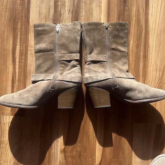 Easy Spirit Eskortina Mid Calf Boot - Tan Suede - 10W - Like New Worn Once! - Picture 2 of 6